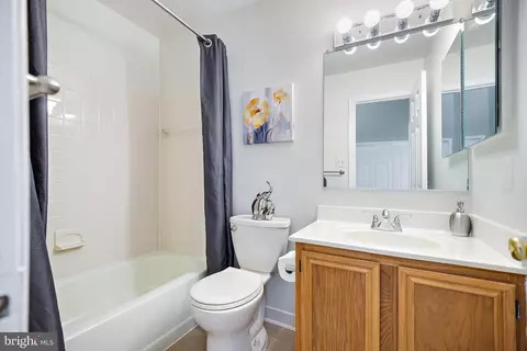 Bath - 10906 Henlopen Ct, Silver Spring, MD 20902 photo 10 of 13