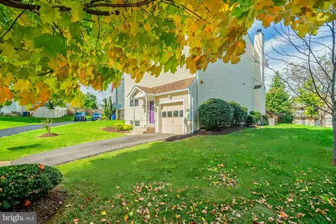 Exterior - 10906 Henlopen Ct, Silver Spring, MD 20902 photo 4 of 13