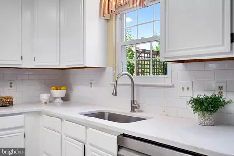 Kitchen - 10906 Henlopen Ct, Silver Spring, MD 20902 photo 5 of 10