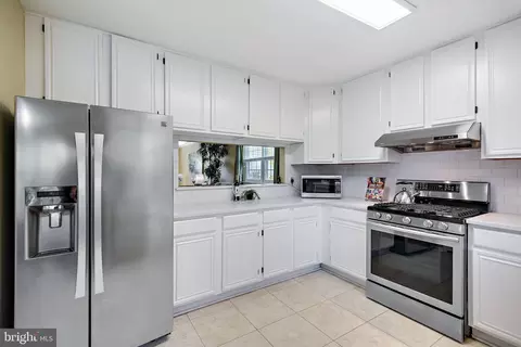 Kitchen - 10906 Henlopen Ct, Silver Spring, MD 20902 photo 10 of 10