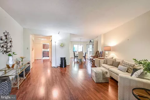 15100 Interlachen Dr #4-112, Silver Spring, MD 20906 photo 2