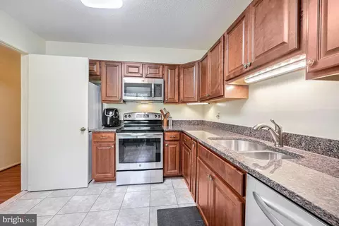 15100 Interlachen Dr #4-112, Silver Spring, MD 20906 photo 5