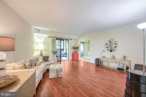 15100 Interlachen Dr #4-112, Silver Spring, MD 20906 photo 8