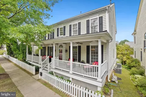 910 Rockborn St, Gaithersburg, MD 20878