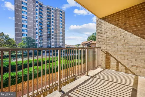 16 Monroe St #16-201, Rockville, MD 20850