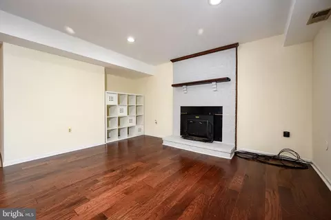 Living - 1405 Longhill Dr, Potomac, MD 20854 photo 4 of 6