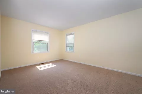 Bedroom - 1405 Longhill Dr, Potomac, MD 20854 photo 3 of 5