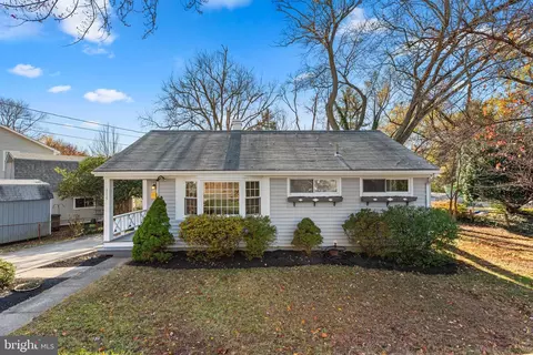 1119 Broadwood Dr, Rockville, MD 20851