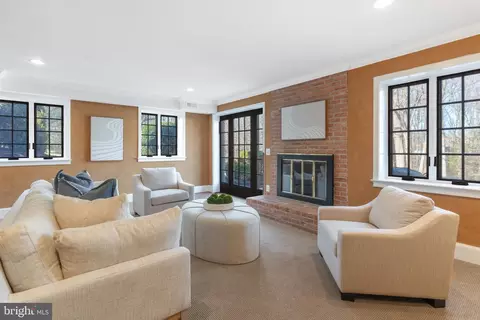 Living - Undisclosed, Potomac, MD 20854 photo 9 of 10