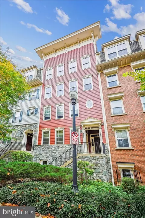 328 Park Ave #12-328, Gaithersburg, MD 20877
