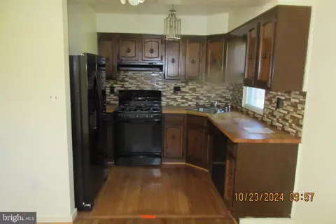 Entry Way - 919 Benson Ter, Silver Spring, MD 20901 photo 1 of 2