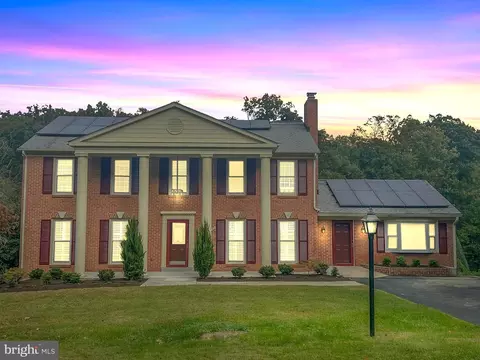 8925 Cherbourg Dr, Potomac, MD 20854