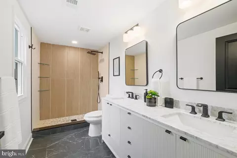 Bath - 2900 Harris Ave, Silver Spring, MD 20902 photo 1 of 3