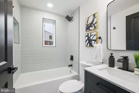 Bath - 2900 Harris Ave, Silver Spring, MD 20902 photo 2 of 3