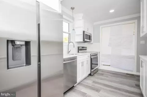 Entry Way - 4007 Havard St, Silver Spring, MD 20906 photo 4 of 6
