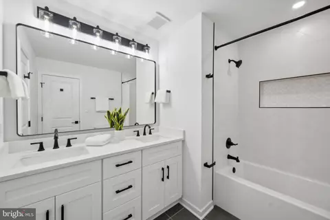 Bath - 3318 Estelle Ter, Silver Spring, MD 20906 photo 2 of 5