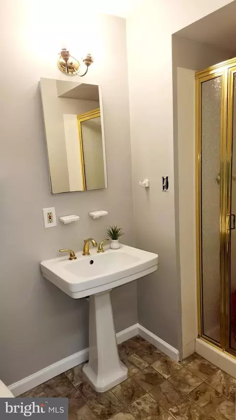 Bath - 1300 Wembrough Ct, Silver Spring, MD 20905 photo 2 of 4