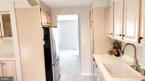 Entry Way - 1300 Wembrough Ct, Silver Spring, MD 20905 photo 1 of 2