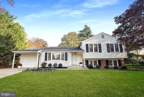 2 Henley Ct, Rockville, MD 20850