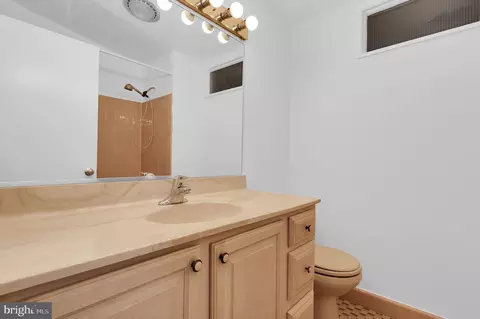 Bath - 500 Sisson St, Silver Spring, MD 20902 photo 2 of 3