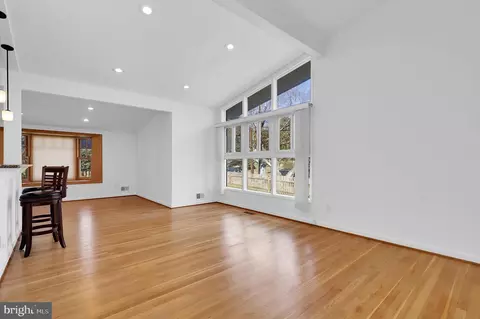 Living - 500 Sisson St, Silver Spring, MD 20902 photo 2 of 7