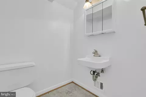 Bath - 500 Sisson St, Silver Spring, MD 20902 photo 3 of 3