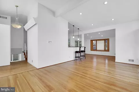 Living - 500 Sisson St, Silver Spring, MD 20902 photo 1 of 7
