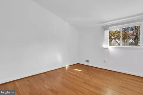Bedroom - 500 Sisson St, Silver Spring, MD 20902 photo 3 of 4