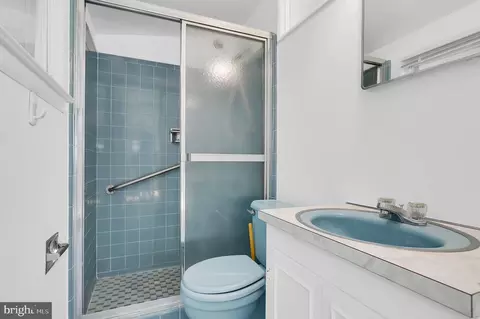 Bath - 500 Sisson St, Silver Spring, MD 20902 photo 1 of 3