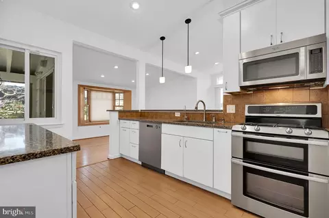 Kitchen - 500 Sisson St, Silver Spring, MD 20902 photo 2 of 3