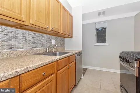 Kitchen - 3342 Hewitt Ave #3-1-B, Silver Spring, MD 20906 photo 7 of 8