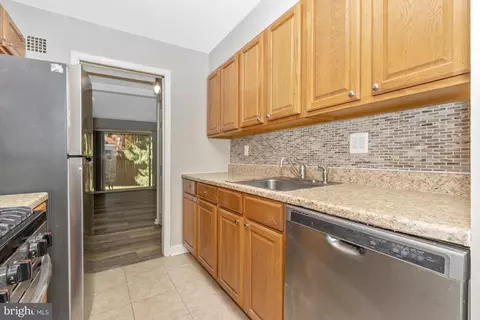 Kitchen - 3342 Hewitt Ave #3-1-B, Silver Spring, MD 20906 photo 3 of 8