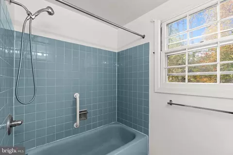 Bath - 3012 Bluff Point Ln, Silver Spring, MD 20906 photo 4 of 4