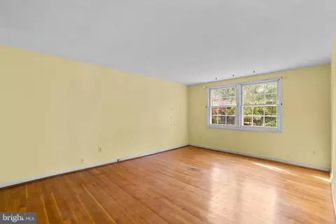 Living - 3012 Bluff Point Ln, Silver Spring, MD 20906 photo 5 of 5