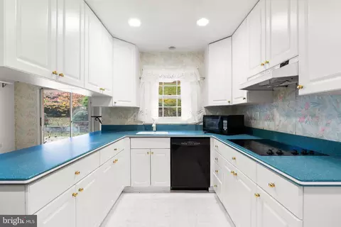 Kitchen - 3012 Bluff Point Ln, Silver Spring, MD 20906 photo 1 of 3