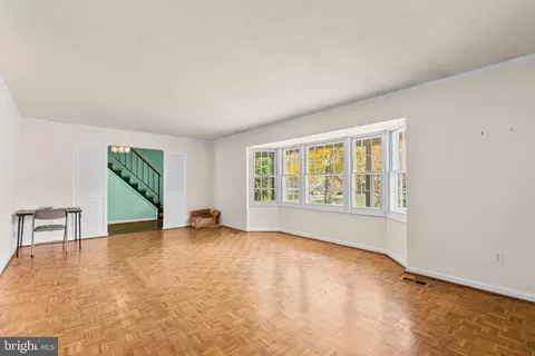 Living - 3012 Bluff Point Ln, Silver Spring, MD 20906 photo 2 of 5