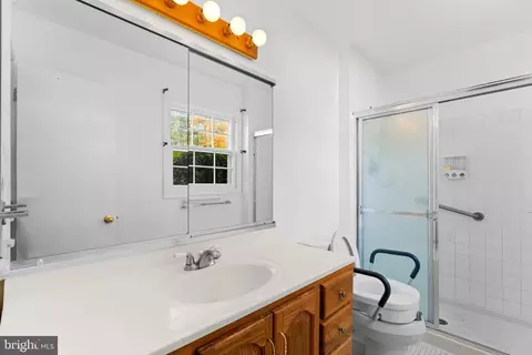 Bath - 3012 Bluff Point Ln, Silver Spring, MD 20906 photo 1 of 4
