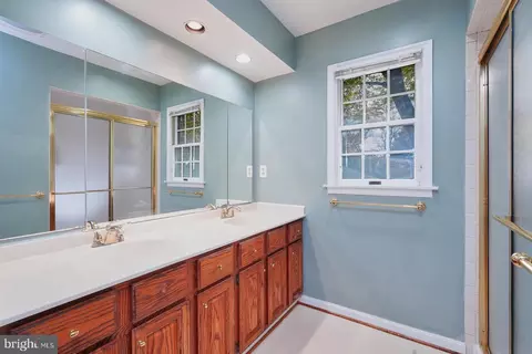 225 Rolling Rd, Gaithersburg, MD 20877 photo 34