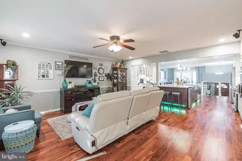 225 Rolling Rd, Gaithersburg, MD 20877 photo 24