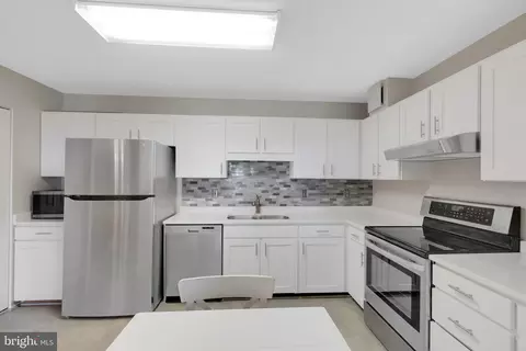Kitchen - 15101 Interlachen Dr #1-1009, Silver Spring, MD 20906 photo 3 of 5