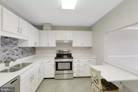 Kitchen - 15101 Interlachen Dr #1-1009, Silver Spring, MD 20906 photo 2 of 5
