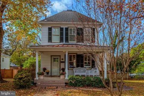 14 Laird St, Rockville, MD 20850