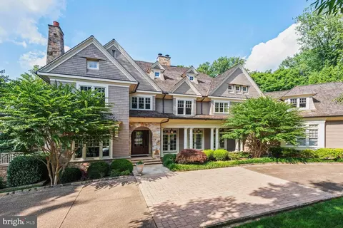6909 Armat Dr, Bethesda, MD 20817