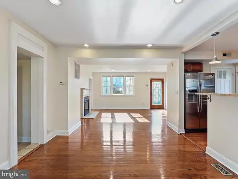 Living - 808 Malcolm Dr, Silver Spring, MD 20901 photo 7 of 9