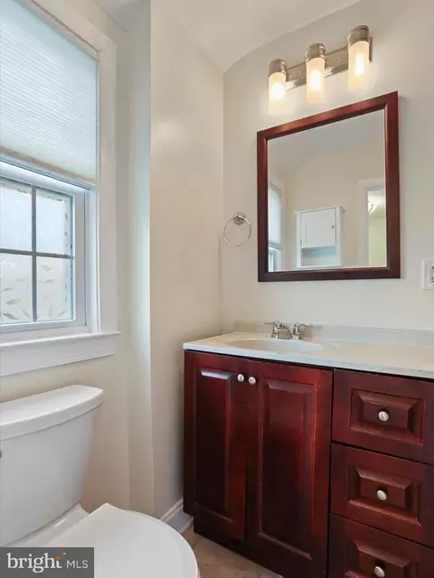 Bath - 808 Malcolm Dr, Silver Spring, MD 20901 photo 2 of 5