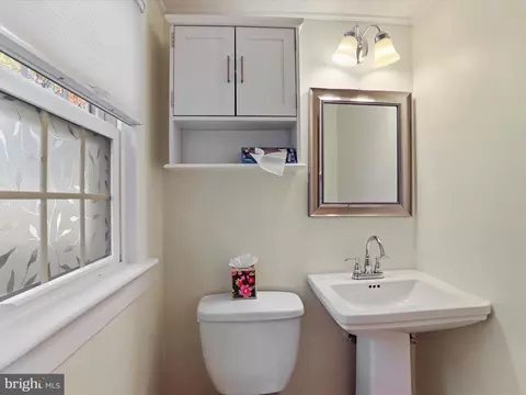 Bath - 808 Malcolm Dr, Silver Spring, MD 20901 photo 1 of 5
