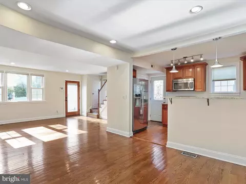 Living - 808 Malcolm Dr, Silver Spring, MD 20901 photo 8 of 9