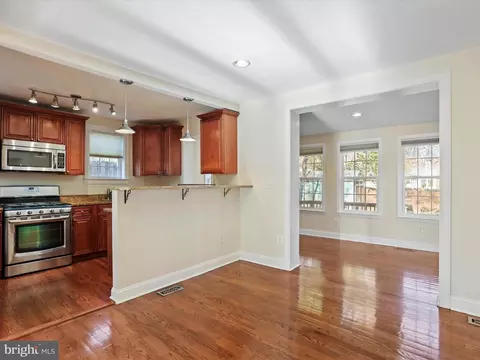 Living - 808 Malcolm Dr, Silver Spring, MD 20901 photo 6 of 9