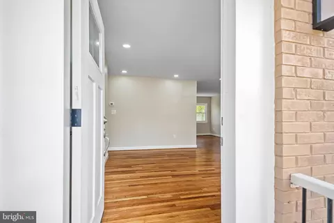 823 Malibu Dr, Silver Spring, MD 20901 photo 4