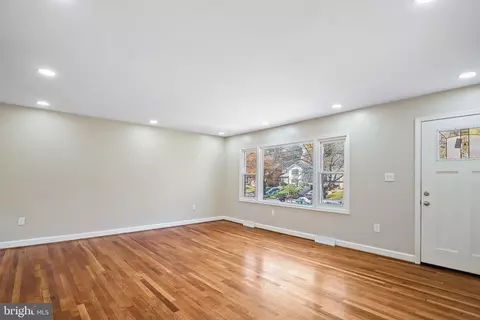 823 Malibu Dr, Silver Spring, MD 20901 photo 7
